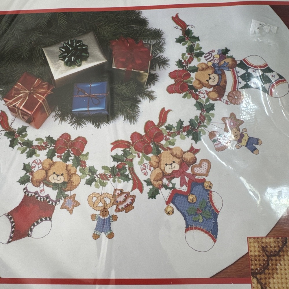 Dimensions‎ Christmas Tree Skirt Cross Stitch Kit 11 Count Vtg 90s Teddy Bears